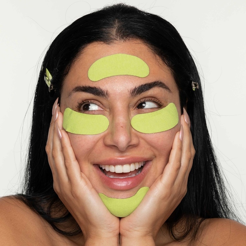 علامة ويشفول تطرح أقنعة لرفع وشد منطقة تحت العيون بلمسة فورية