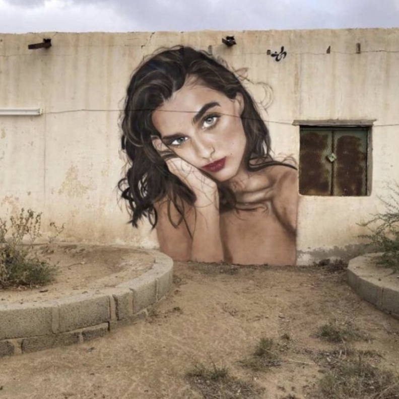 استطاع كلاخ بتحويل البيوت المهجورة لمزار يرتاد له الجميع