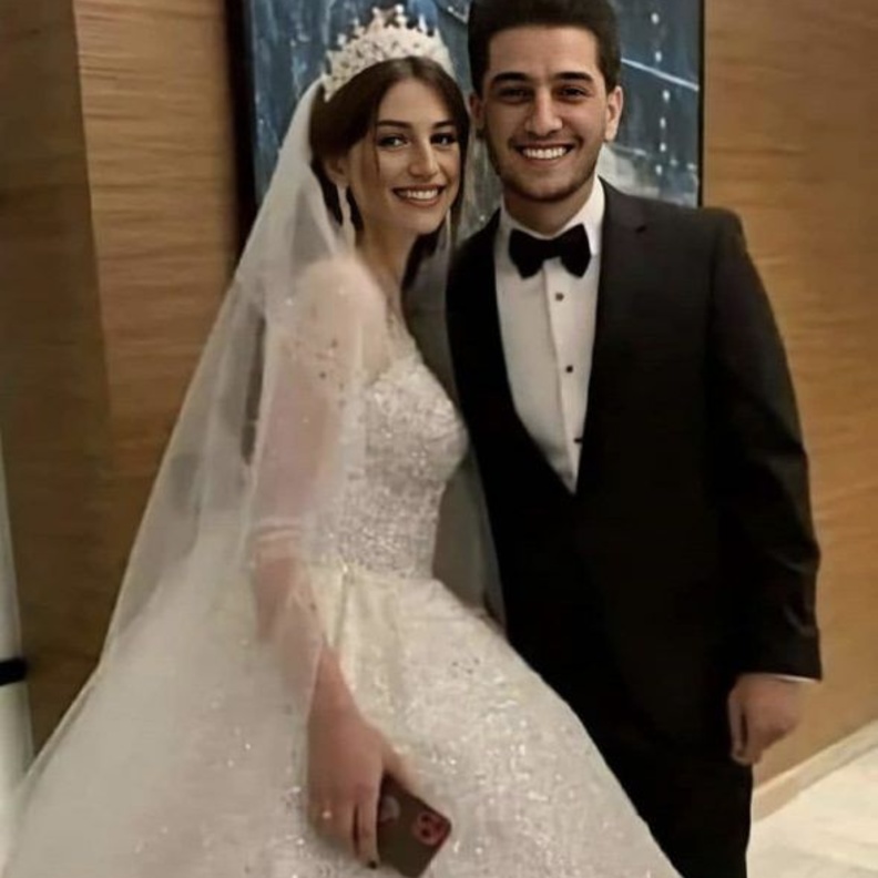 محمد عساف مع عروسته في دبي