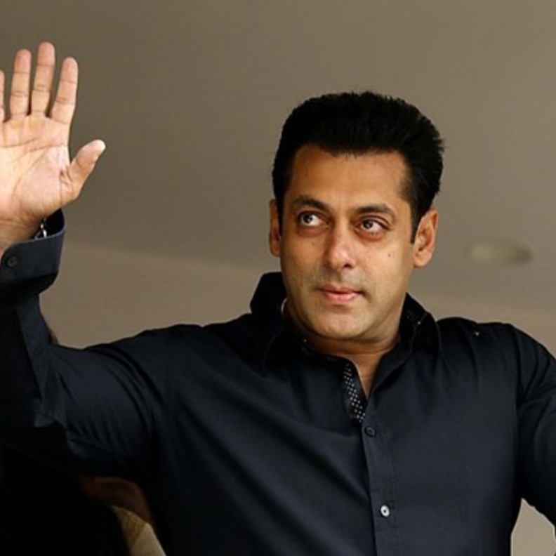 سلمان خان ووالديه أخذوا الجرعة الأولى من لقاح كورونا