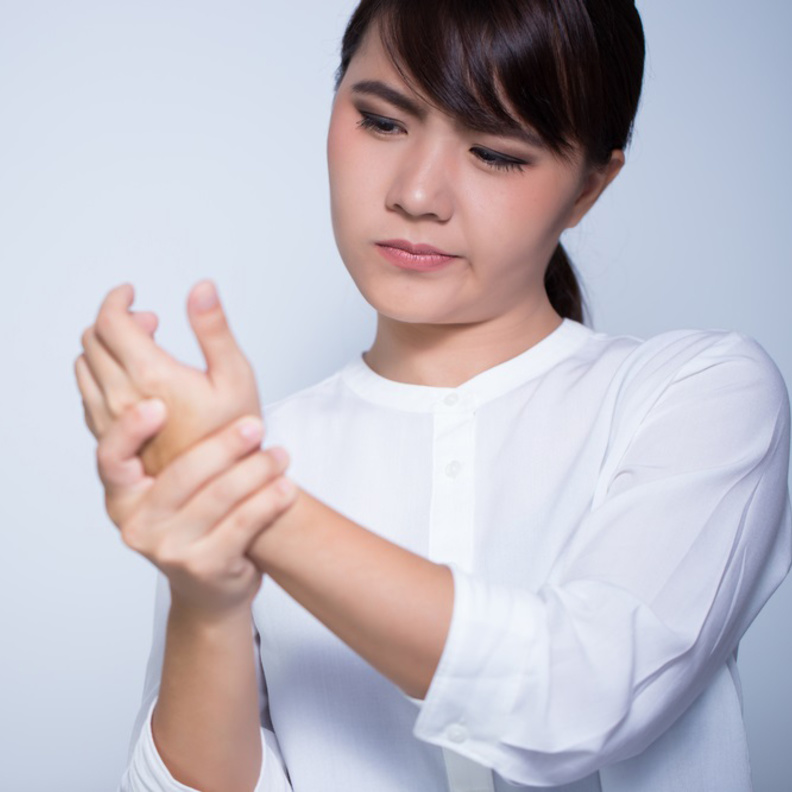 ما هو التهاب وتر الابهام وما هي الاسباب وعوامل الخطر