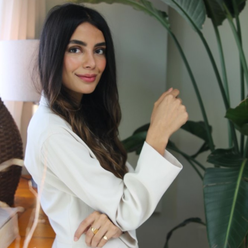 مقابلة مجلة "هي" مع مؤسسة التطبيق الأول من نوعه SEPT للأزياء