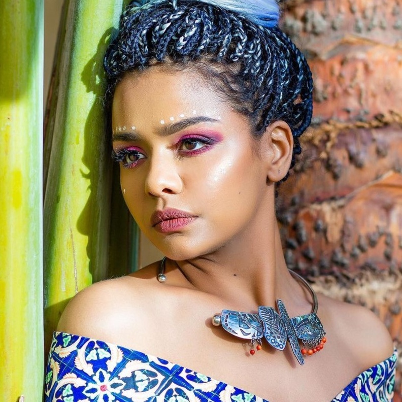 مكياج يناسب البشرة السمراء من اسماء ابو اليزيد