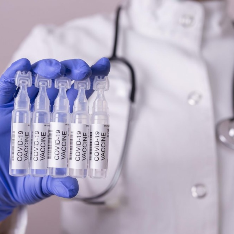  صحة الفجيرة تفعل عيادة إلكترونية متنقلة لتطعيم الأطفال بلقاح كورونا.jp