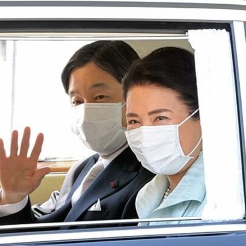 العائلة الإمبراطورية اليابانية تستضيف الحفل السنوي المؤجل لقراءة الشعر