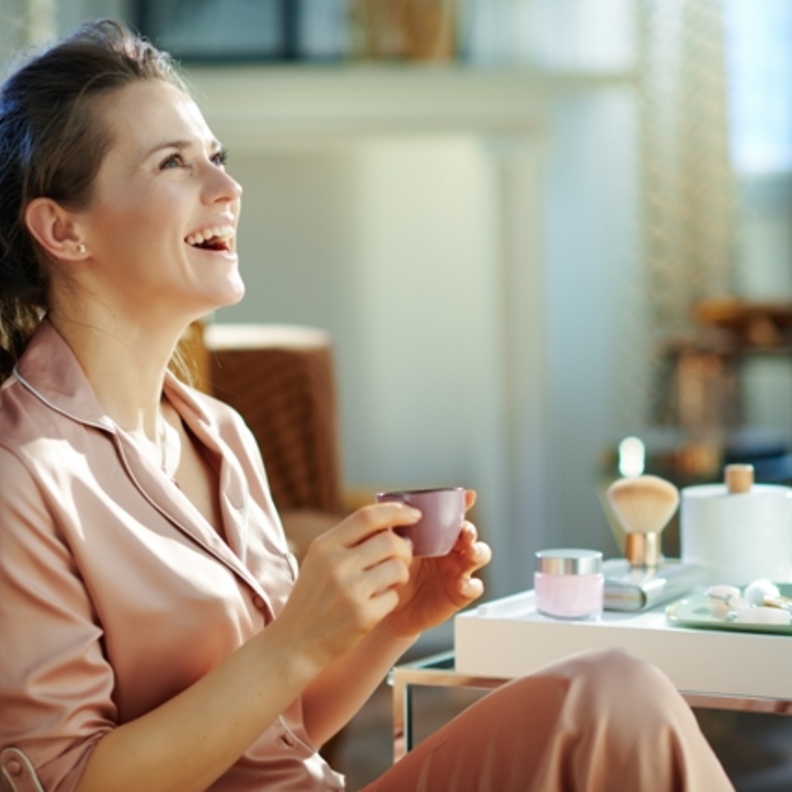ما هي أهم إحتياجات المرأة بعد سن الأربعين