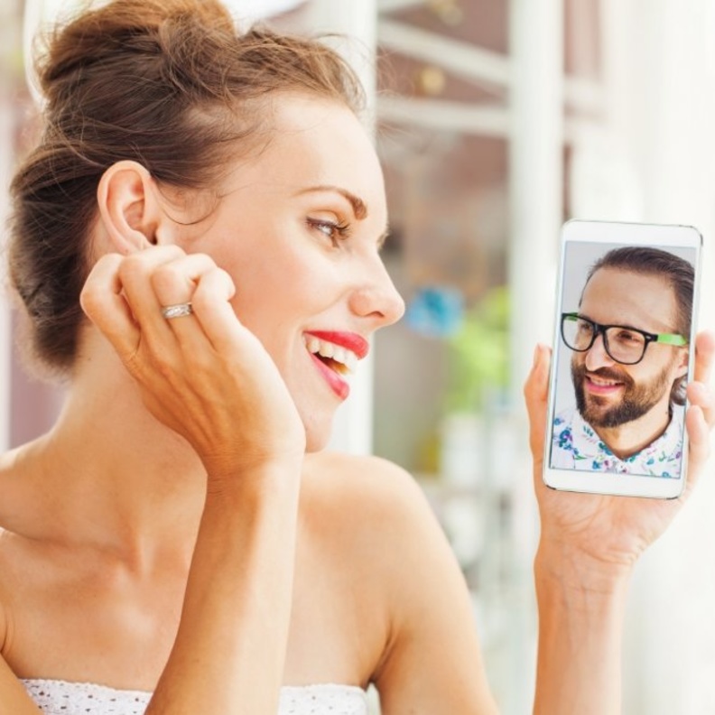 اتبعوا هذه النصائح لعلاقة ناجحة بالرغم من بعد المسافة