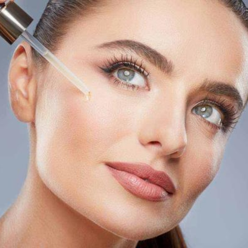 زيت الخروع يساعد على ترطيب البشرة والتخلص من حب الشباب