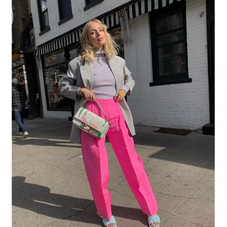  افكار تنسيق البنطلون الزهري لاطلالة ربيعية ناعمة وعصرية