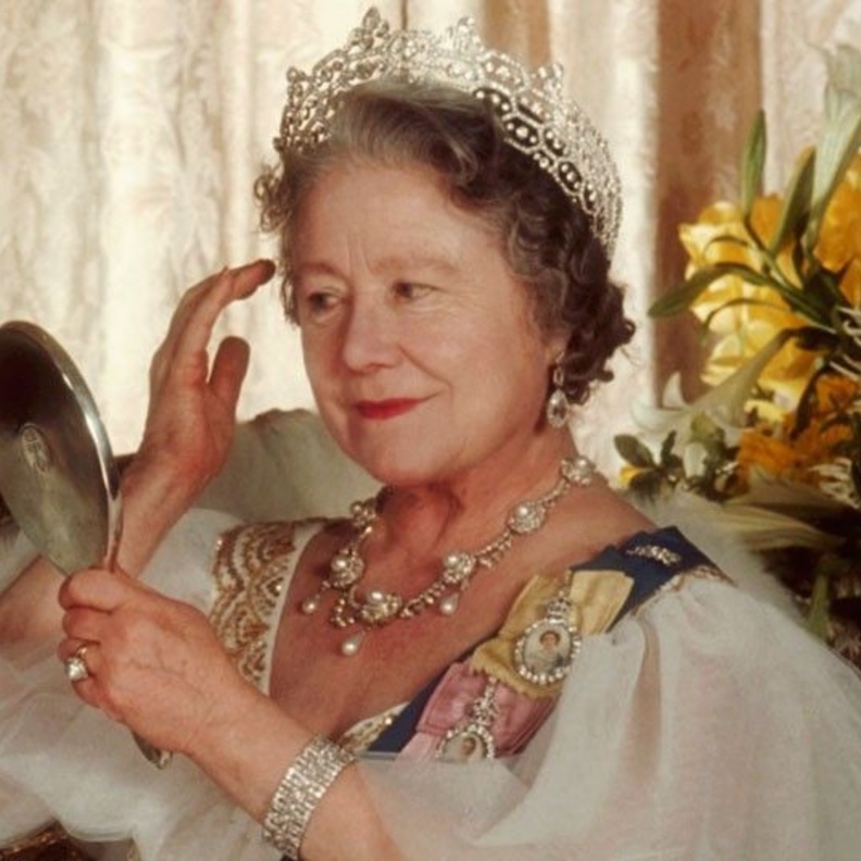 أجمل مجوهرات الملكة إليزابيث الأم في ذكرى وفاتها