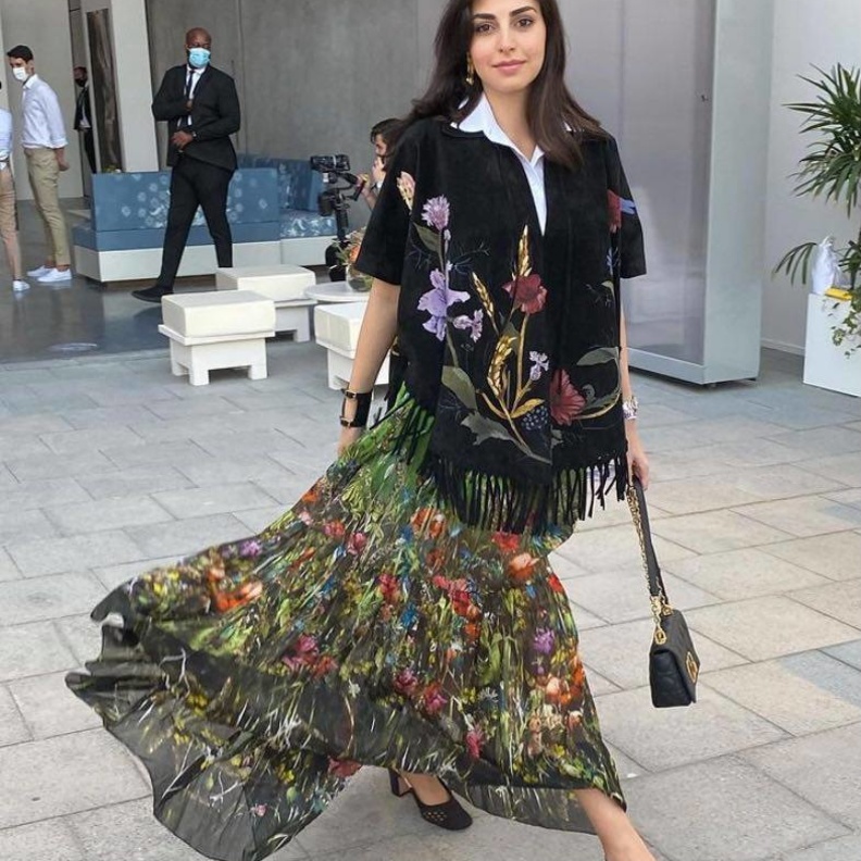 اطلالات فاليري أبو شقرا بالتنورة الواسعة والمزخرفة