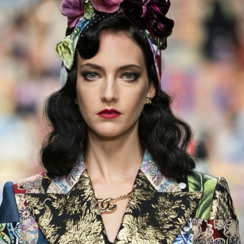 اجمل اكسسوارات شعر الباند مع الغرة الامامية الريترو من دار Dolce & Gabbana