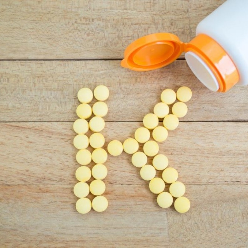  أعراض نقص فيتامين ك ومصادره الطبيعية