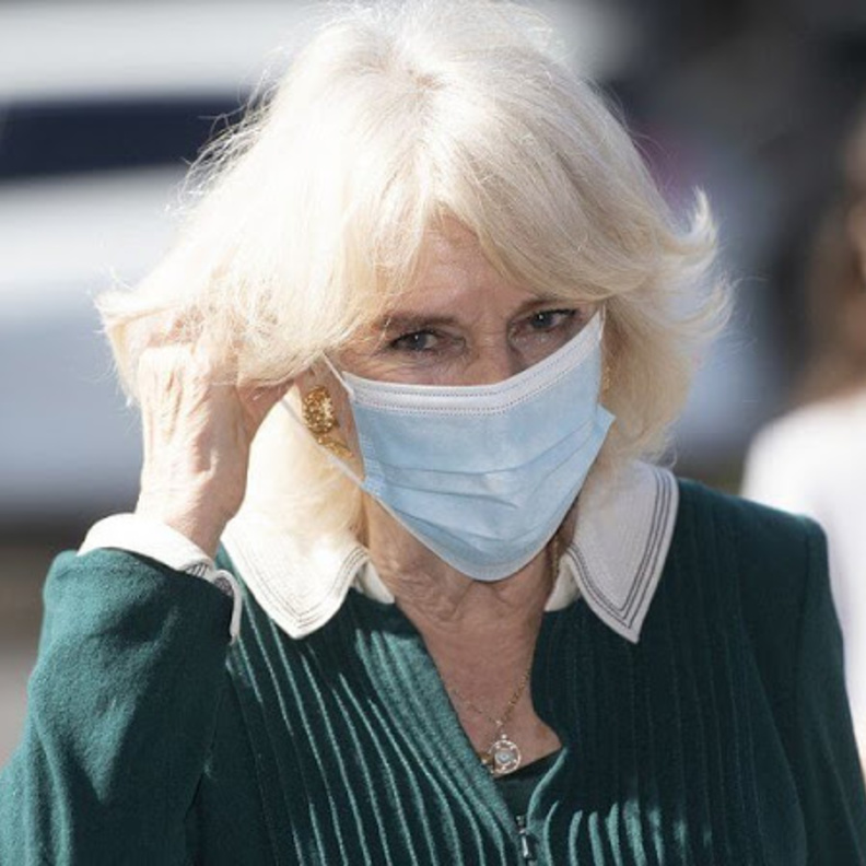 كاميلا دوقة كورنوال تزور ساسكس بالقطار