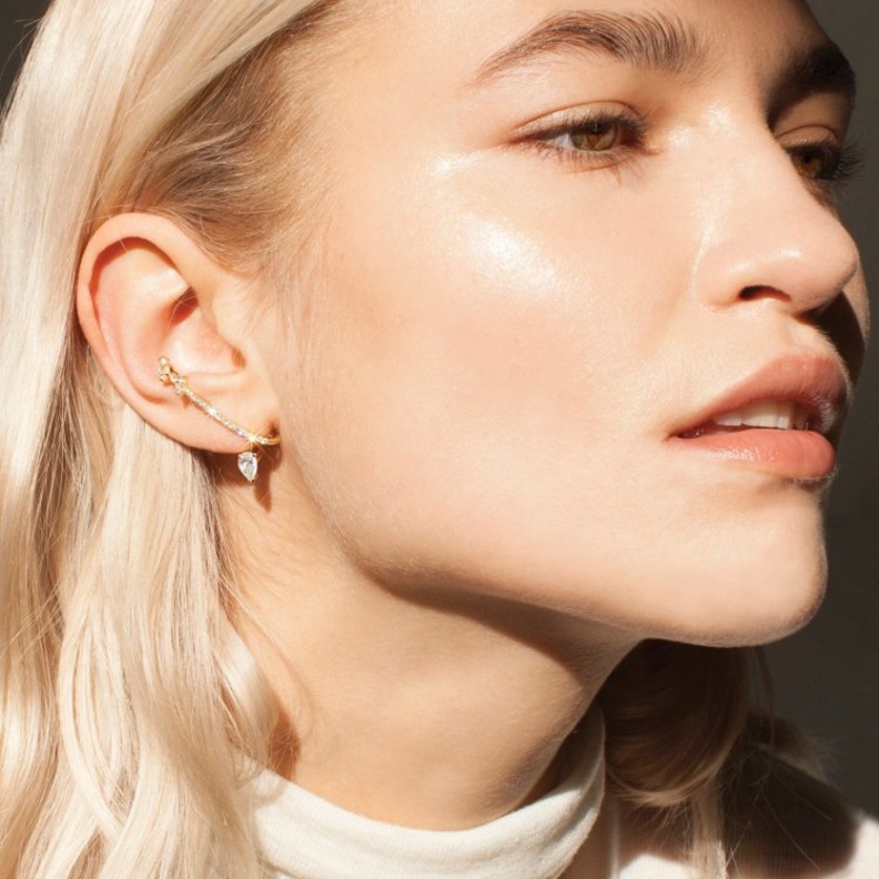 اطلالتك في الربيع فاتنة بموديلات الأقراط المنفردة