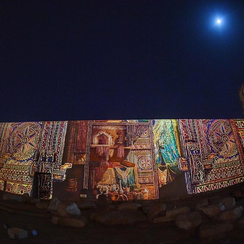 الألوان الساحرة للعمارة النجدية تزين أسوار قصر المصمك