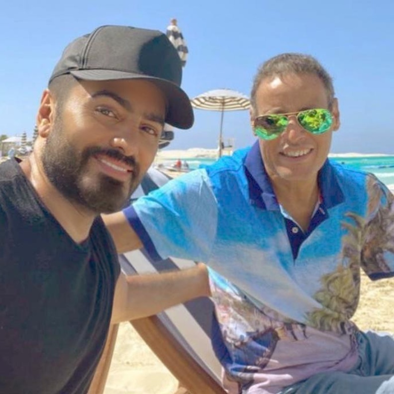 تامر حسني ووالد زوجته 