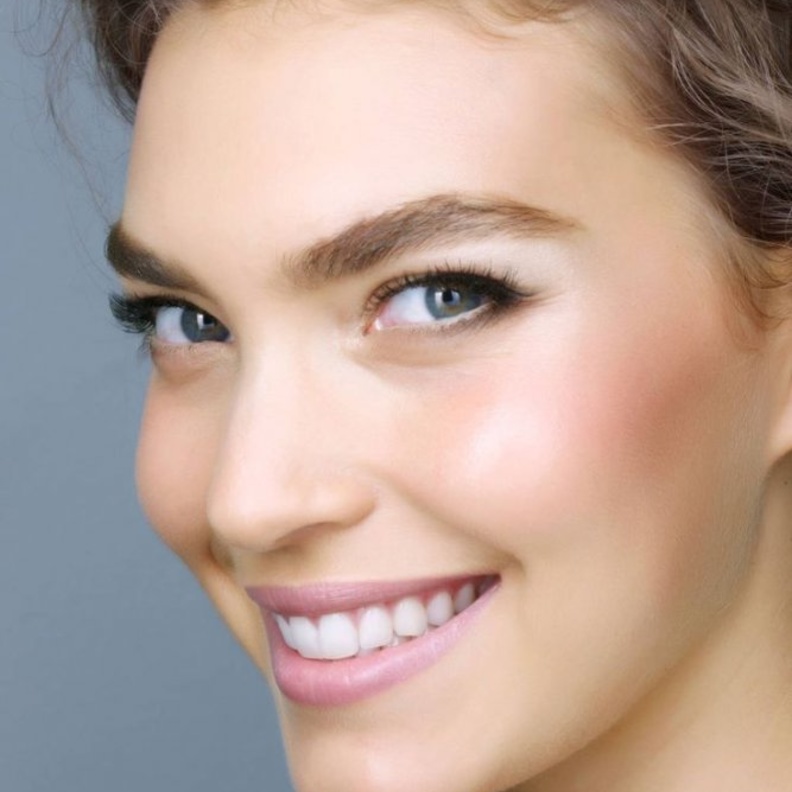 حيل مكياج لاخفاء تجاعيد العينين لاطلالات نهارية ملفتة