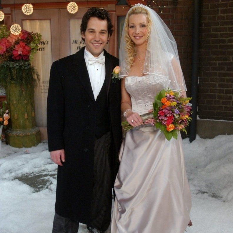  فستان زفاف فيبي Phoebe في مسلسل Friends