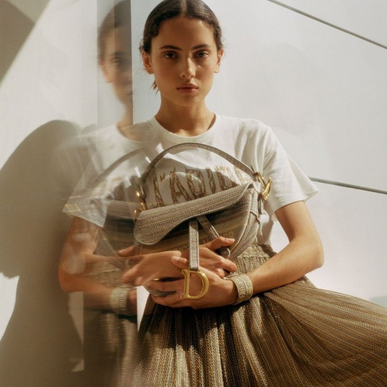 مجموعة الكبسولة Dior Gold.. تصاميم أيقونية معززة بلمسة من الذهب