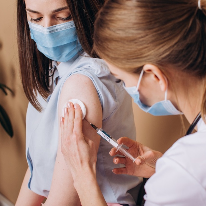  هل سيصبح لقاح فيروس كورونا لزاما علينا كل عام