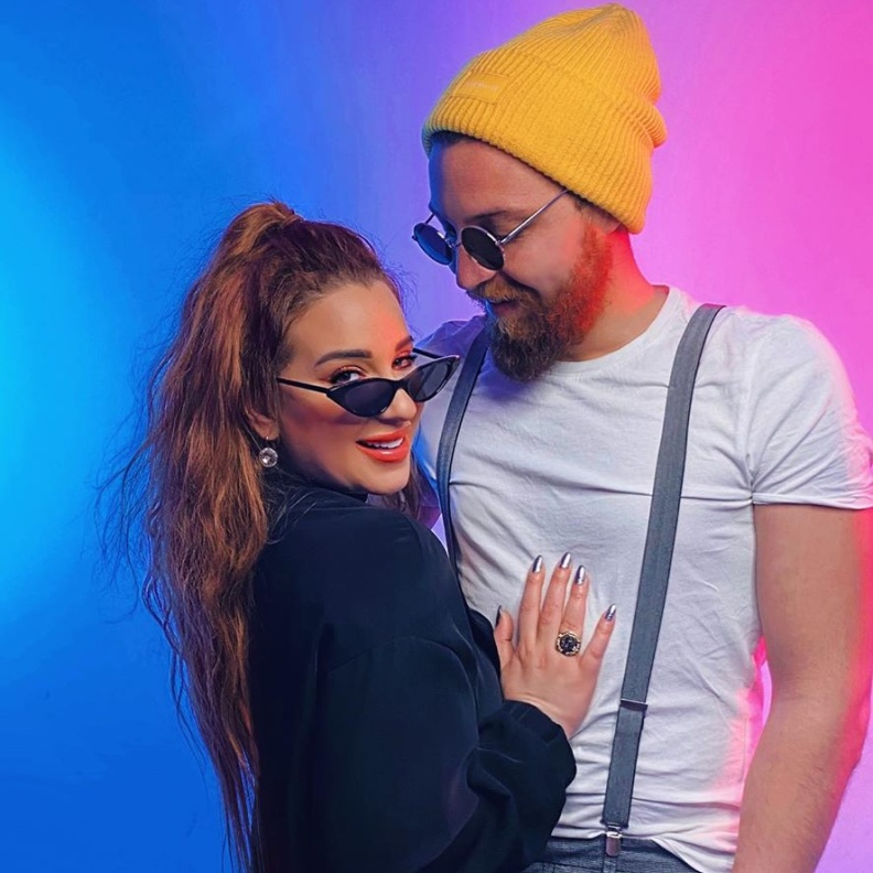 أسما شريف منير وزوجها