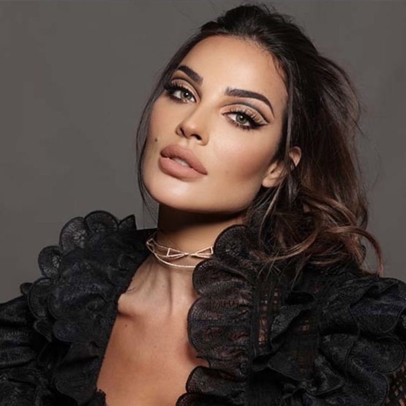 ما الذي تغير في ملامح نادين نجيم منذ انتخابها ملكة جمال للبنان