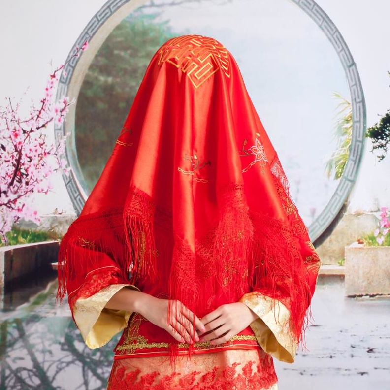  انفجرت العروس بالبكاء لأنها كانت تحلم بمعرفة المزيد عن عائلتها البيولوجية