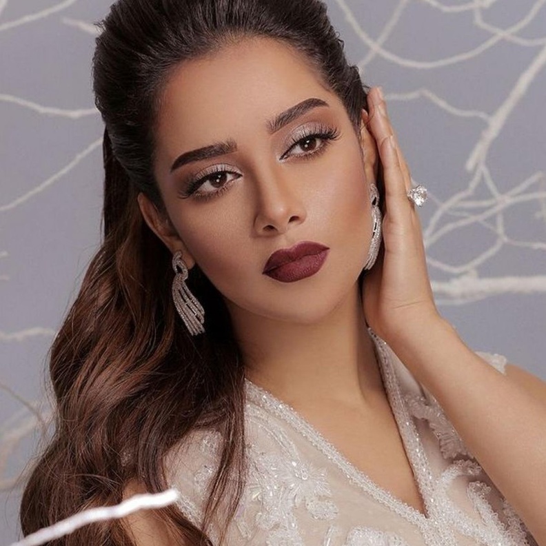 بلقيس فتحي بتسريحة شعر بف