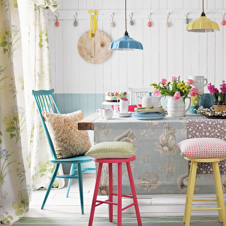 الألوان المبهجة في ديكورات موائد طعام ربيعية