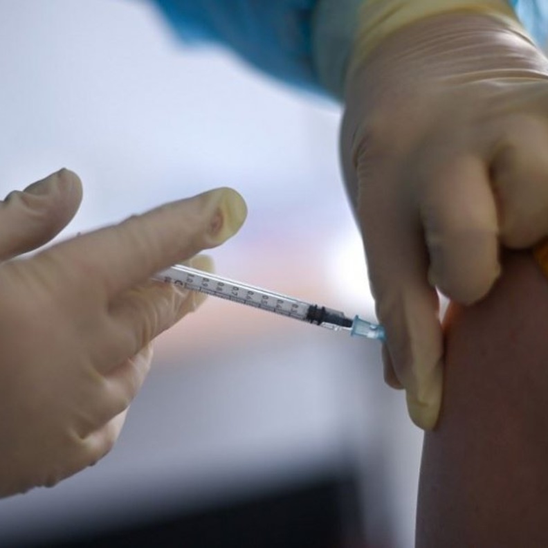 ماهي الاعراض الشائعة بعد تلقي لقاح كورونا