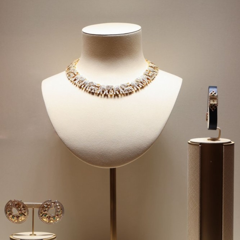 Cartier تقيم معرضاً مميزاً لمجوهراتها الفاخرة في متجرها بالفيصلية