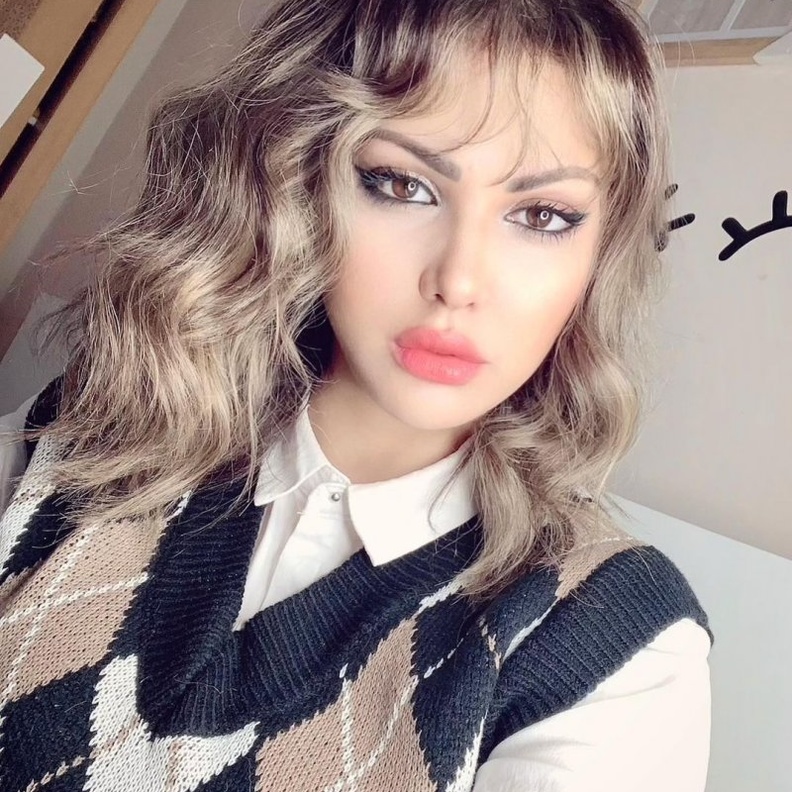 ابتسام تسكت تفاجئ الجمهور بـ نيو لوك الشعر الاشقر 2021