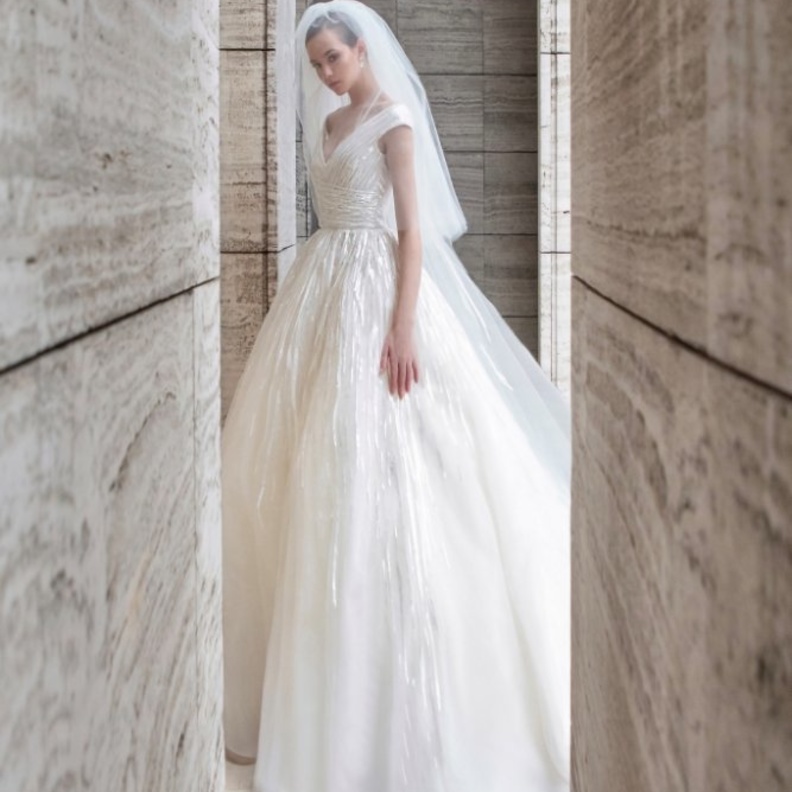 فساتين زفاف ايلي صعب بأكمام قصيرة