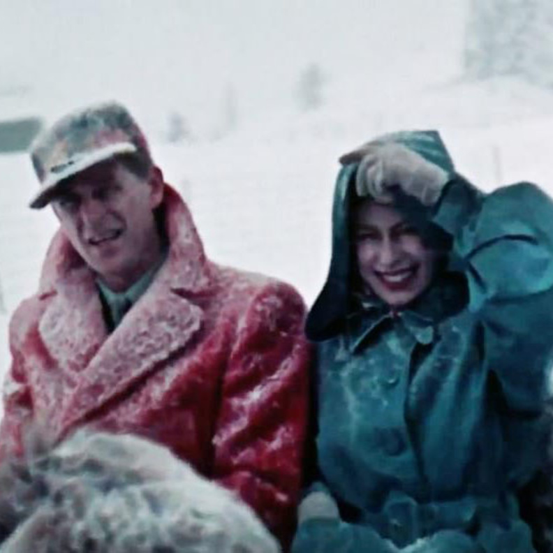 شاهدوا صور نادرة للملكة بريطانيا وأسرتها لم تنشر من قبل