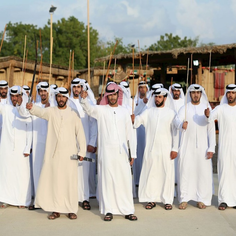  فن العازي.. أحد أهم الفنون الإماراتية التراثية الأصيلة