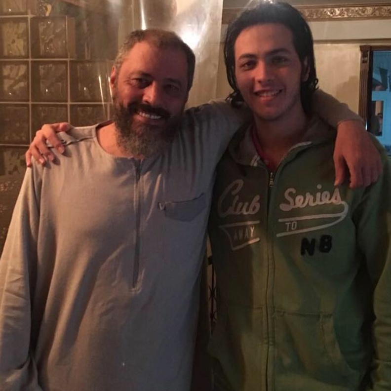 الفنان عمرو عبدالجليل ونجله