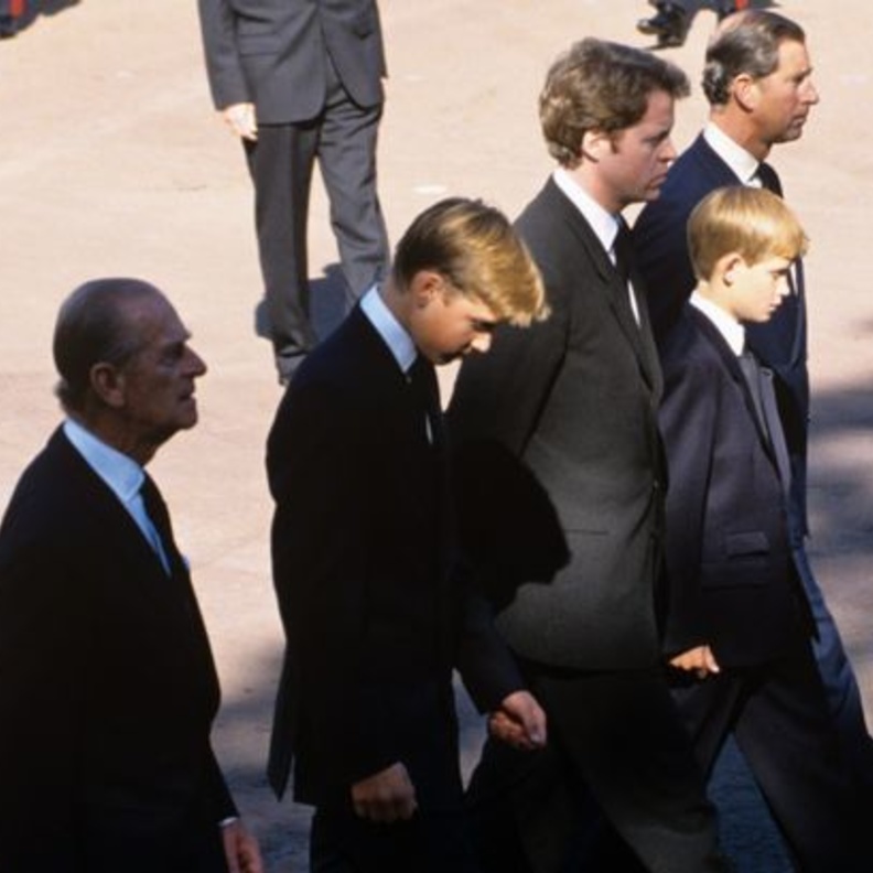 الأمير فيليب كان له دور كبير في مشاركة وليام وهاري في جنازة ديانا