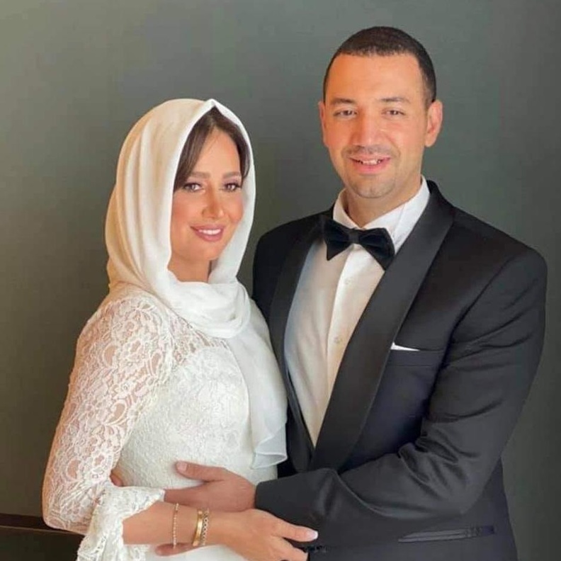 حلا شيحة ومعز مسعود خلال عقد قرانهما