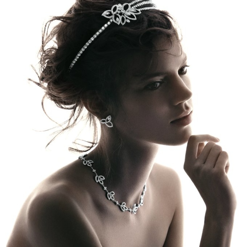 أجمل تصاميم مجوهرات الشعر للعروس في بداية فصل الربيع 2021