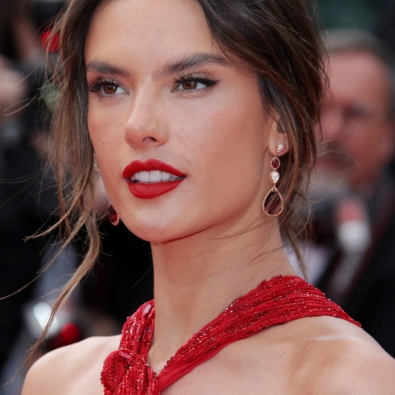 مكياج كلاسيكي بامتياز من وحي أليساندرا