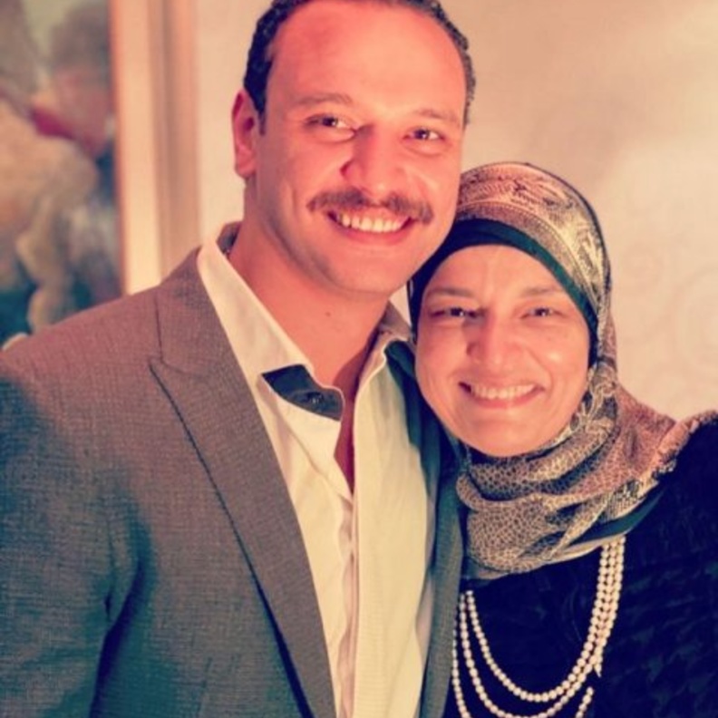 أحمد خالد صالح ووالدته