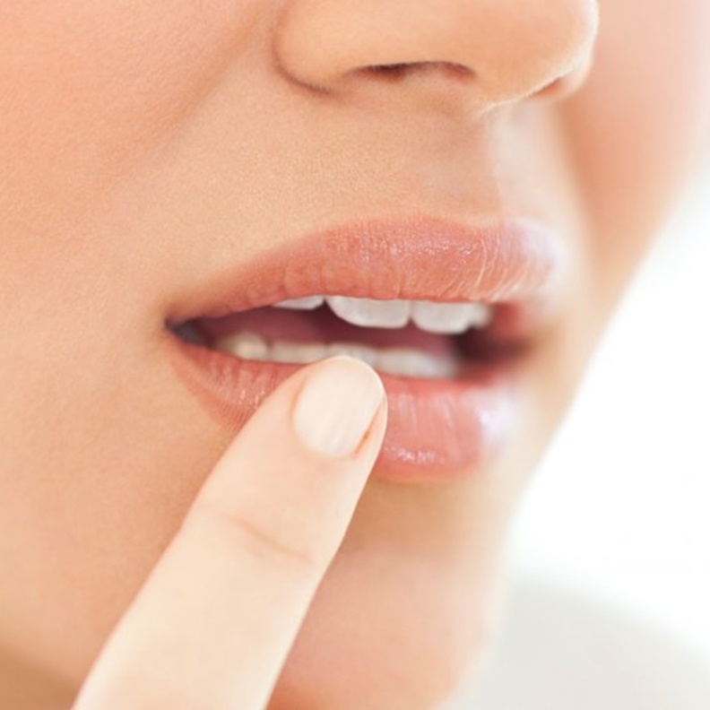 أعراض يسببها فيروس كورونا على اللسان والفم