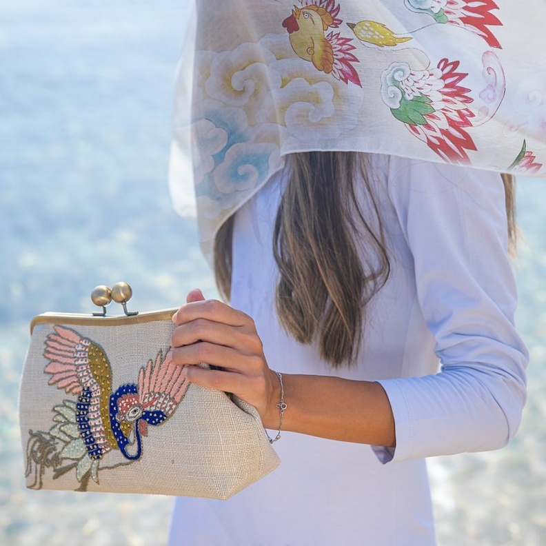 حقائب مطرزة تقدمها المصممة دعاء بوقس