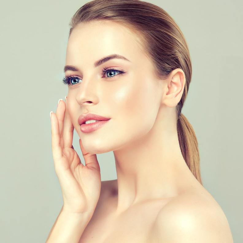 فوائد ماء الورد لتجديد البشرة المتعبة وطرق استخدامها الصحيحة