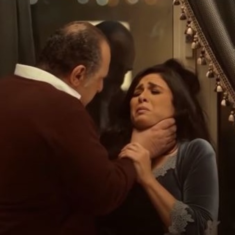 اللي مالوش كبير