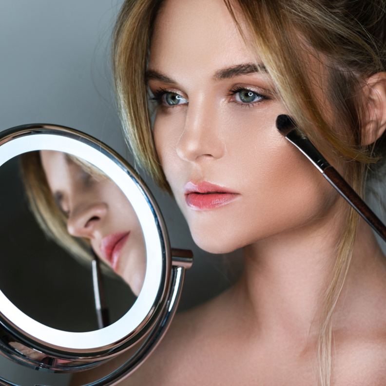 كيفية الحصول على مكياج خفيف في رمضان 2021