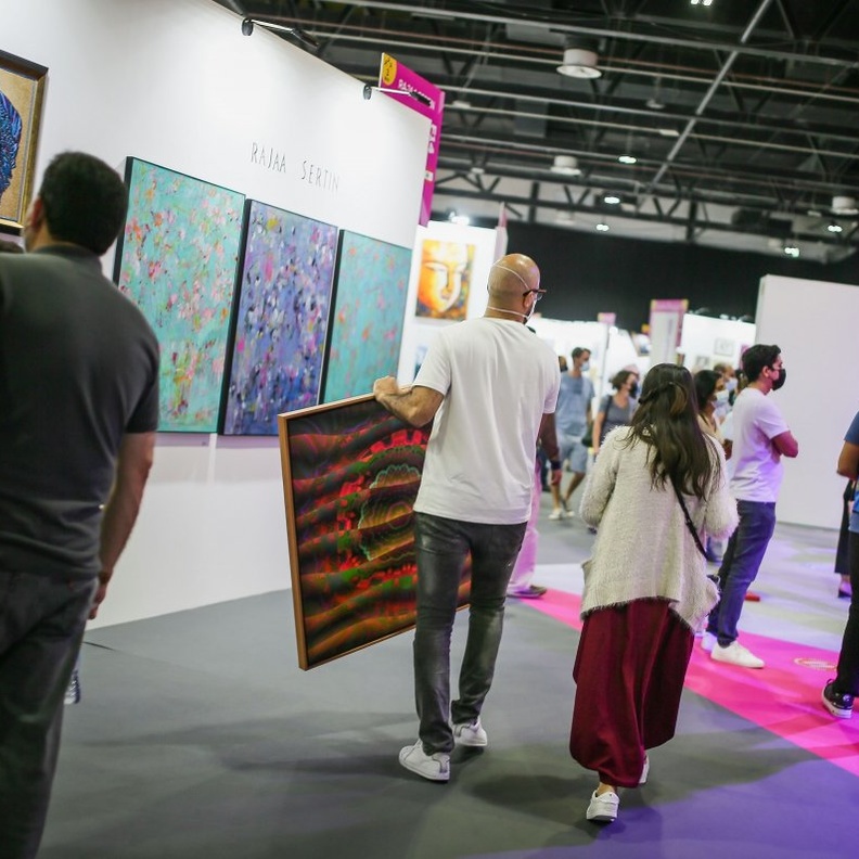 نجاح كبير للنسخة السابعة من فنون العالم دبي يؤكد شغف المجتمع الإماراتي بالفنون