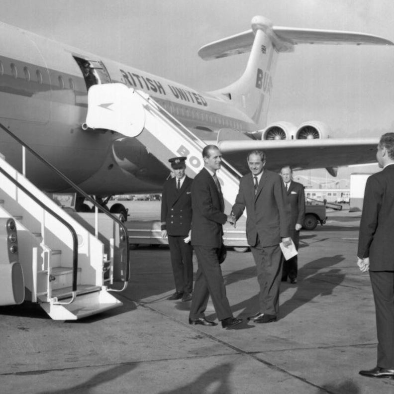 كيف التقي الأمير فيليب جد كيت ميدلتون في الستينيات؟