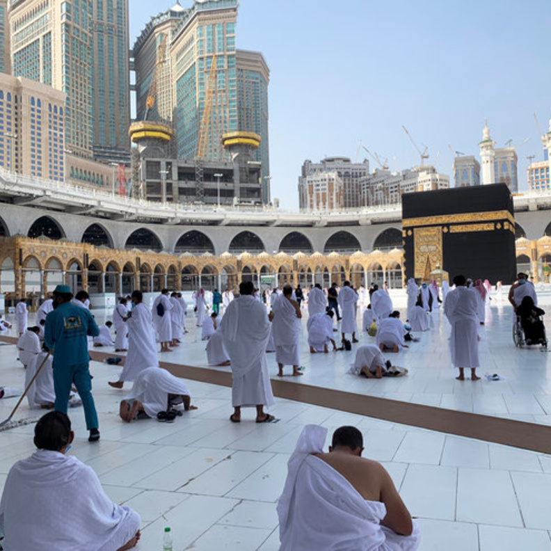 الحج تعلن آليات وضوابط تصاريح العمرة